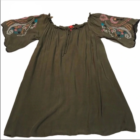 Chelsea & Violet Dresses & Skirts - Chelsea & Violet Dress Bell Embroidered Sleeves S